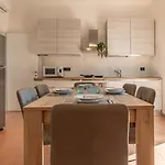 Appartement And *